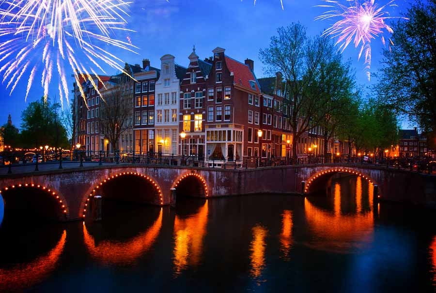 vuurwerk in de Amsterdamse grachten 