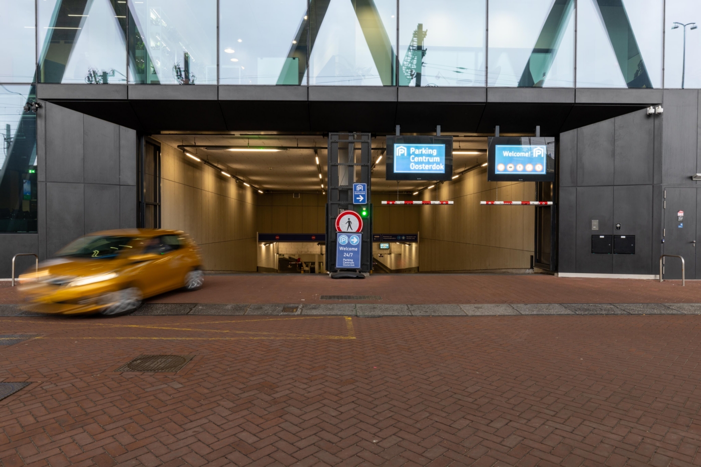 Ingang Parking Centrum Oosterdok